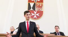 Martin Hikel (SPD, 31) nach seiner Wahl als neuer Bezirksbuergermeister von Neukoelln im Rathaus Neukoelln von Berlin am 21. Maerz 2018.